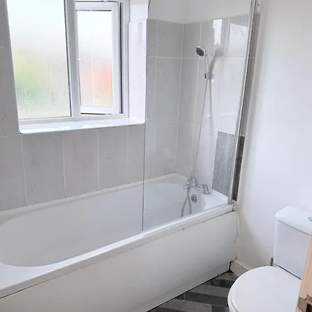 52 Ring Road 5 Shared House Cosy * Leeds (West Yorkshire)