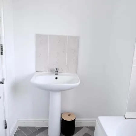 52 Ring Road 5 Shared House Cosy * Leeds (West Yorkshire)