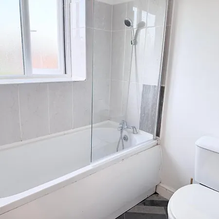 52 Ring Road 5 Shared House Cosy * Leeds (West Yorkshire)