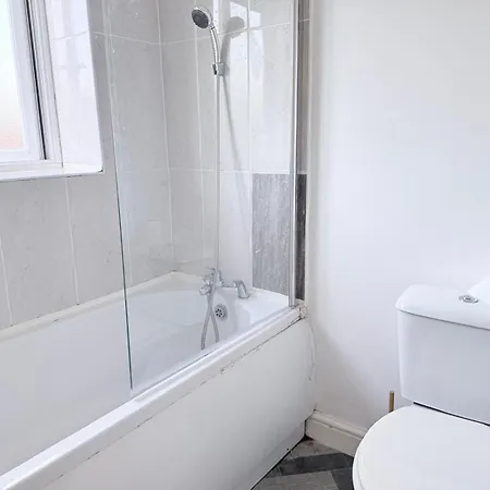 52 Ring Road 5 Shared House Cosy * Leeds (West Yorkshire)
